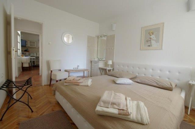 Apartments Lorenandreja Rab Town Exterior photo